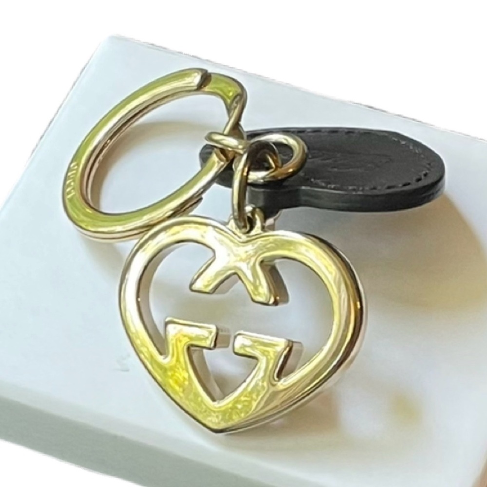 Gucci Interlocking Heart Keychain - image 5